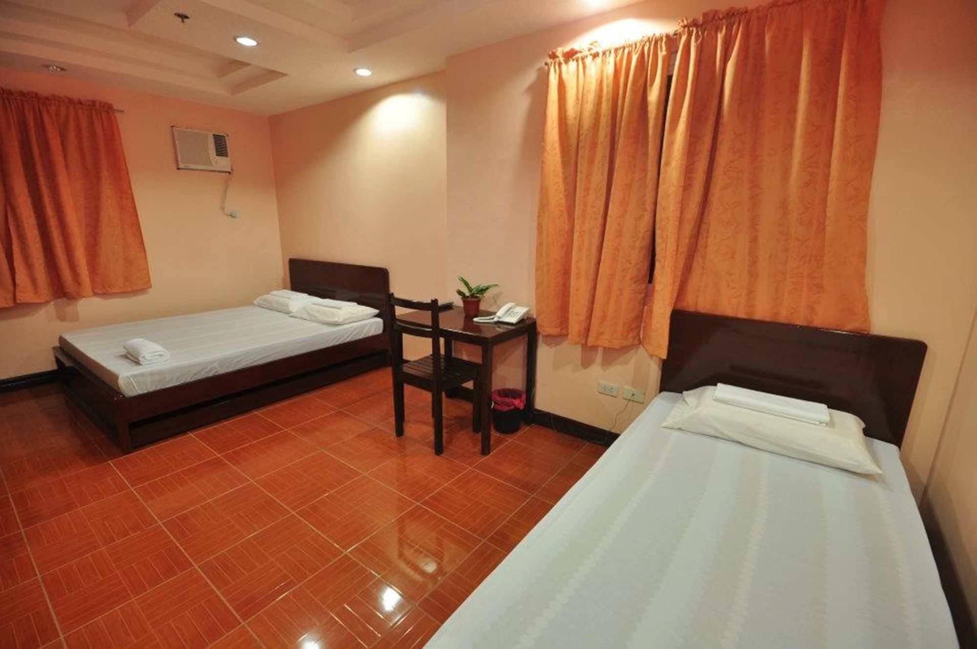 Oyo 573 Voyagers Palace Puerto Princesa Exterior photo
